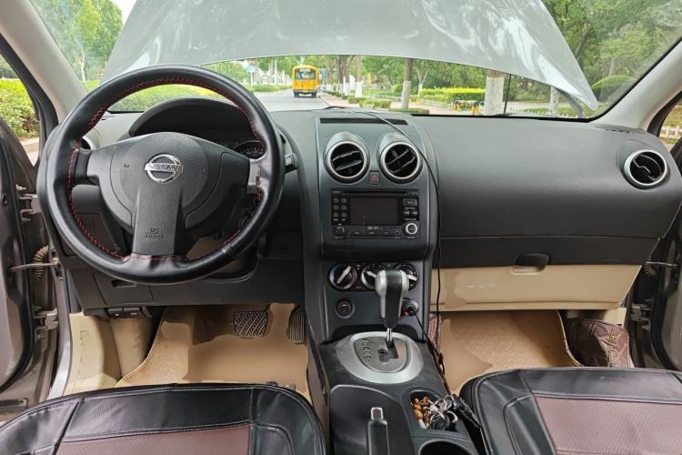 Used Nissan Qashqai 2011 2.0 XL Fire CVT 2WD Center Console