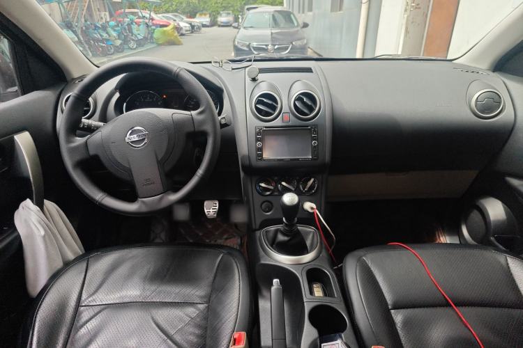 Used Nissan Qashqai 2011 2.0 XL Fire 6MT 2WD Center Console