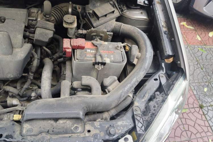 Used Nissan Qashqai 2011 2.0 XL Fire CVT 2WD Engine Bay Left