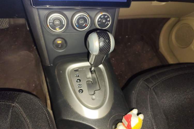 Used Nissan Qashqai 2011 2.0 XV Lea CVT 2WD Gear Lever