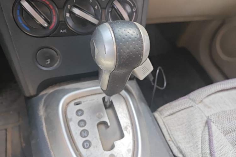 Used Nissan Qashqai 2011 2.0 XL Fire CVT 2WD Gear Lever