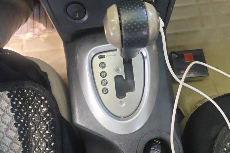 Used Nissan Qashqai 2011 2.0 XL Fire CVT 2WD Gear Lever