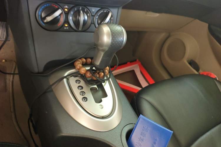 Used Nissan Qashqai 2011 2.0 XL Fire CVT 2WD Gear Lever