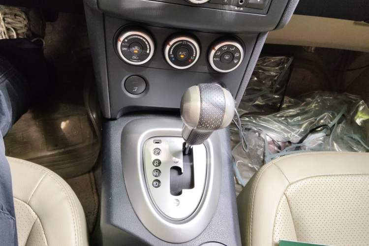 Used Nissan Qashqai 2011 2.0 XV Lea CVT 2WD Gear Lever