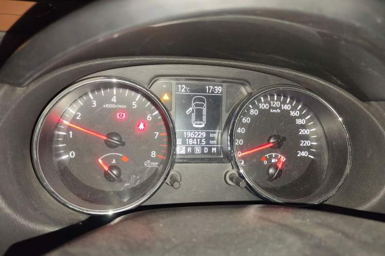 Used Nissan Qashqai 2011 2.0 XV Lea CVT 2WD Odometer Close Up