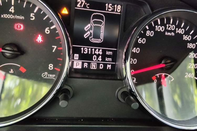 Used Nissan Qashqai 2011 2.0 XV Lea CVT 2WD Odometer Close Up