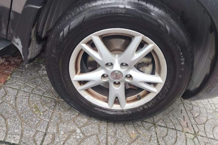 Used Nissan Qashqai 2011 2.0 XL Fire CVT 2WD Right Front Wheel Hub
