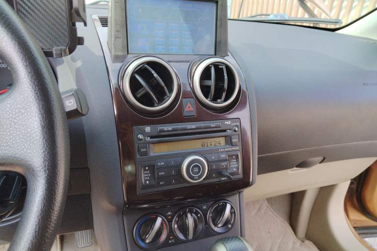 Used Nissan Qashqai 2011 2.0 XL Fire CVT 2WD Audio And AC Panel