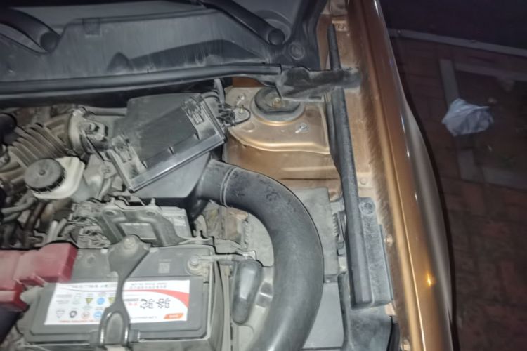 Used Nissan Qashqai 2011 2.0 XL Fire CVT 2WD Engine Bay Left