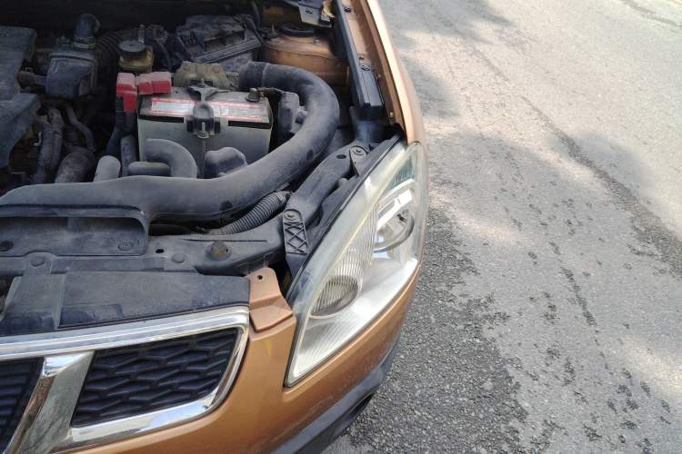 Used Nissan Qashqai 2011 2.0 XL Fire CVT 2WD Engine Bay Left