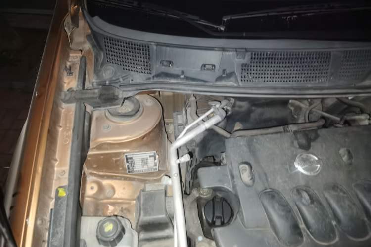 Used Nissan Qashqai 2011 2.0 XL Fire CVT 2WD Engine Bay Right
