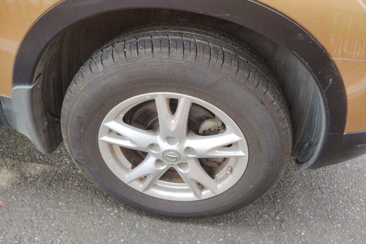 Used Nissan Qashqai 2011 2.0 XL Fire CVT 2WD Right Front Wheel Hub