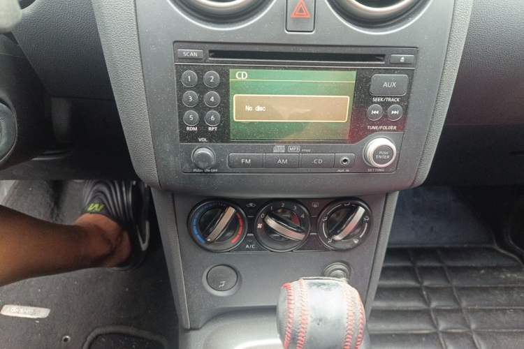 Used Nissan Qashqai 2011 2.0 XL Fire CVT 2WD Audio And AC Panel