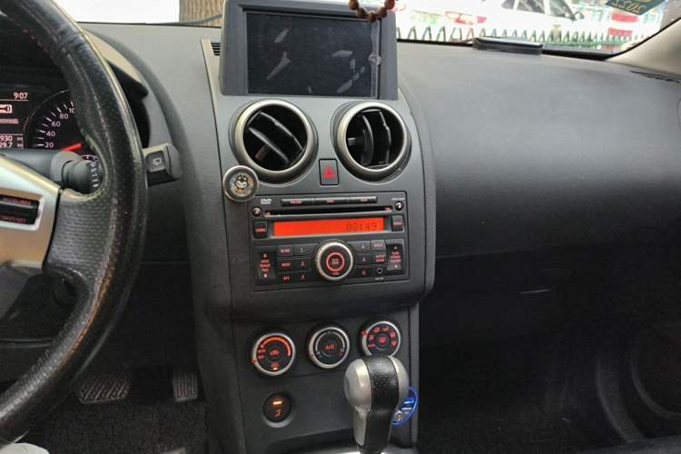 Used Nissan Qashqai 2011 2.0 XV Dragon CVT 4WD Audio And AC Panel