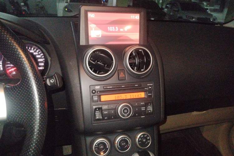 Used Nissan Qashqai 2011 2.0 XV Lea CVT 2WD Audio And AC Panel