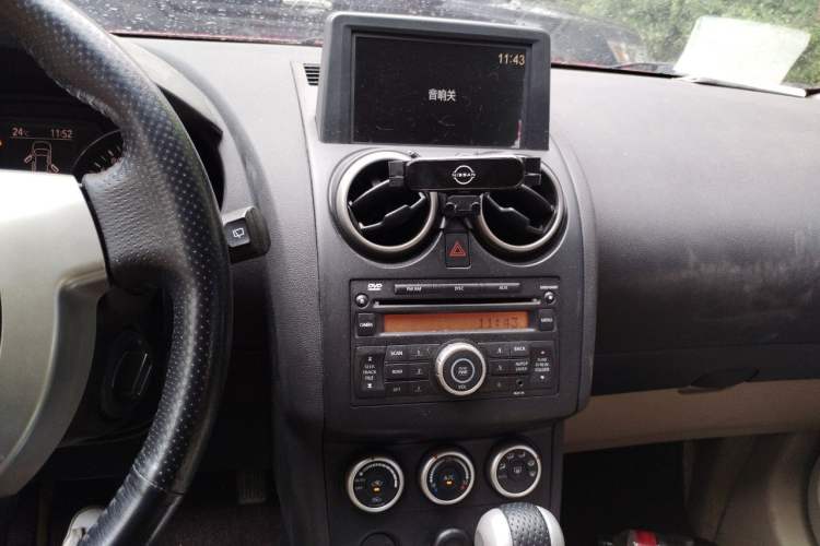 Used Nissan Qashqai 2011 2.0 XV Lea CVT 2WD Audio And AC Panel