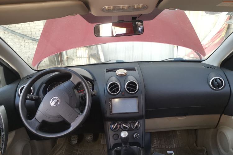 Used Nissan Qashqai 2011 2.0 XL Fire 6MT 2WD Center Console