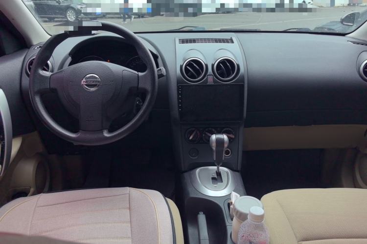 Used Nissan Qashqai 2011 2.0 XL Fire CVT 2WD Center Console
