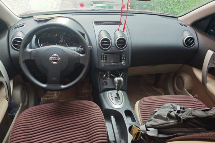 Used Nissan Qashqai 2011 2.0 XL Fire CVT 2WD Center Console