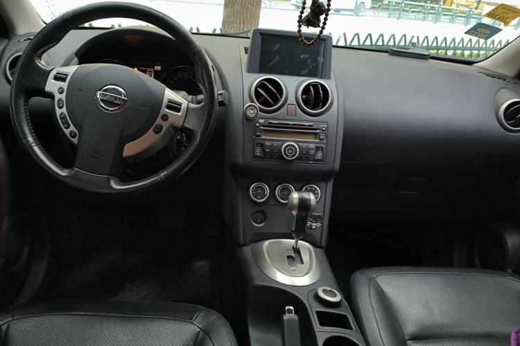 Used Nissan Qashqai 2011 2.0 XV Dragon CVT 4WD Center Console