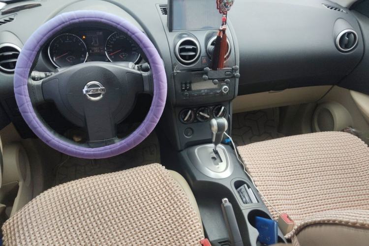 Used Nissan Qashqai 2011 2.0 XL Fire CVT 2WD Center Console