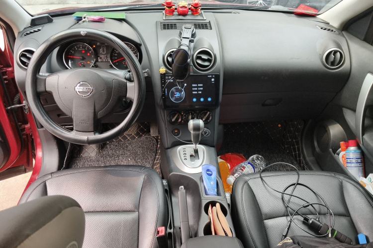 Used Nissan Qashqai 2011 2.0 XL Fire CVT 2WD Center Console
