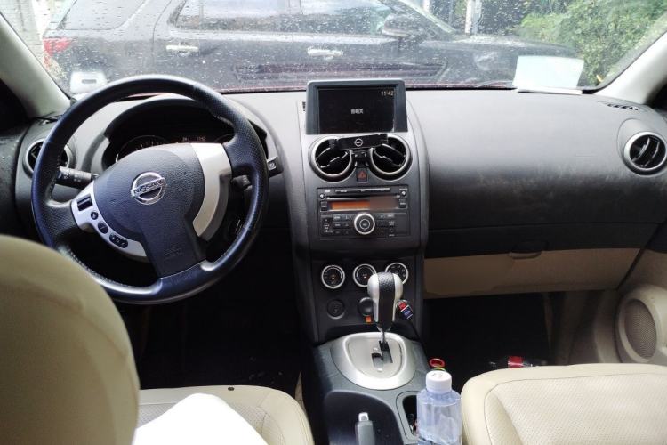 Used Nissan Qashqai 2011 2.0 XV Lea CVT 2WD Center Console
