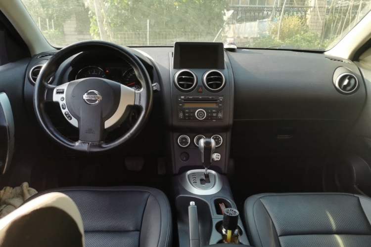 Used Nissan Qashqai 2011 2.0 XV Lea CVT 2WD Center Console