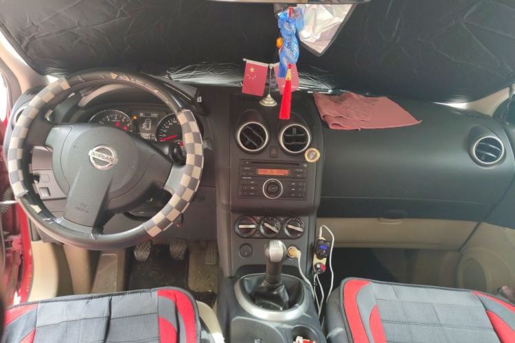 Used Nissan Qashqai 2011 1.6XE Wind 5MT 2WD Center Console