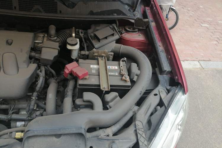 Used Nissan Qashqai 2011 2.0 XV Lea CVT 2WD Engine Bay Left