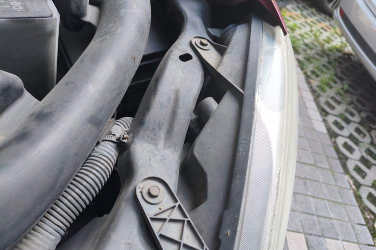 Used Nissan Qashqai 2011 2.0 XL Fire CVT 2WD Engine Bay Left
