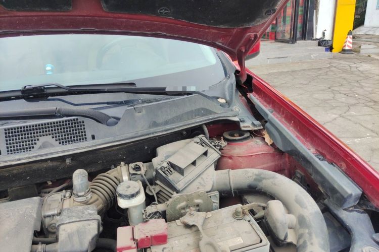 Used Nissan Qashqai 2011 2.0 XL Fire CVT 2WD Engine Bay Left