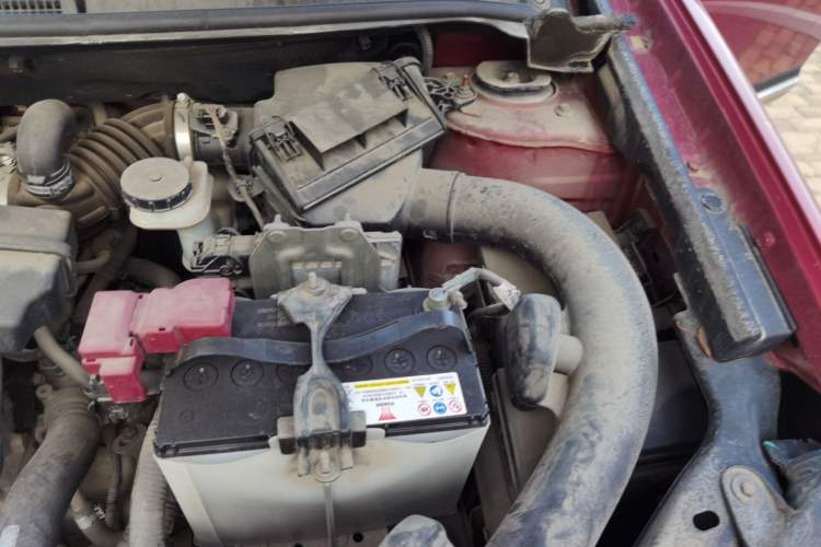 Used Nissan Qashqai 2011 2.0 XV Lea CVT 2WD Engine Bay Left