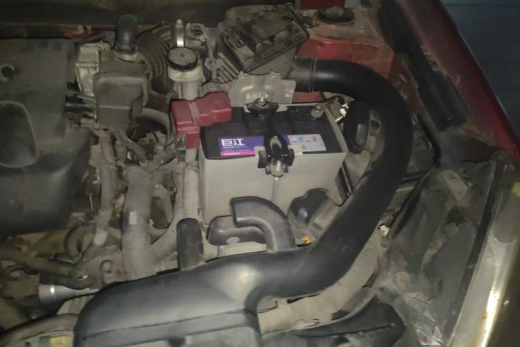 Used Nissan Qashqai 2011 2.0 XV Lea CVT 2WD Engine Bay Left