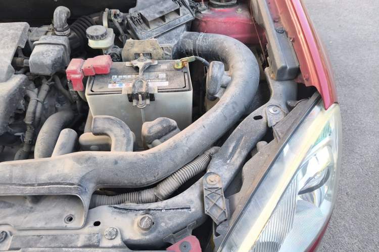 Used Nissan Qashqai 2011 2.0 XV Lea CVT 2WD Engine Bay Left