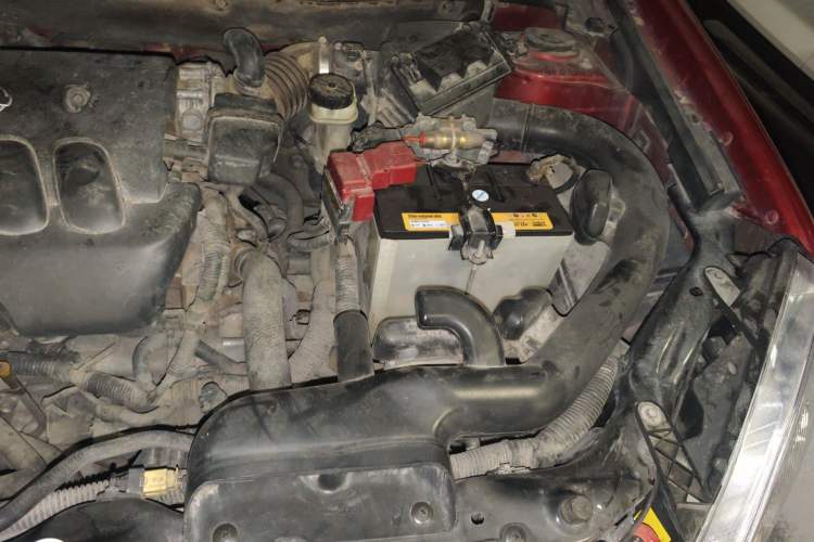 Used Nissan Qashqai 2011 2.0 XV Lea CVT 2WD Engine Bay Left