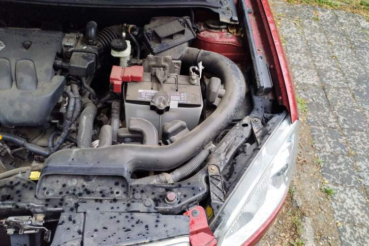 Used Nissan Qashqai 2011 2.0 XV Lea CVT 2WD Engine Bay Left