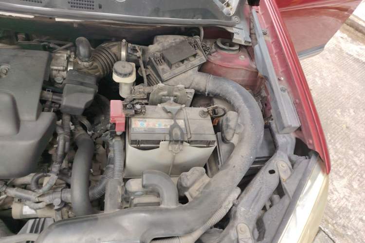 Used Nissan Qashqai 2011 2.0 XV Lea CVT 2WD Engine Bay Left