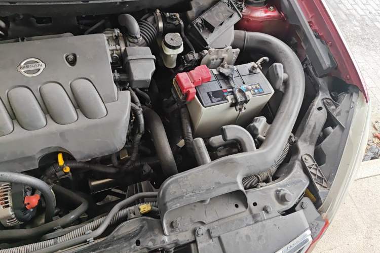 Used Nissan Qashqai 2011 2.0 XV Lea CVT 2WD Engine Bay Left