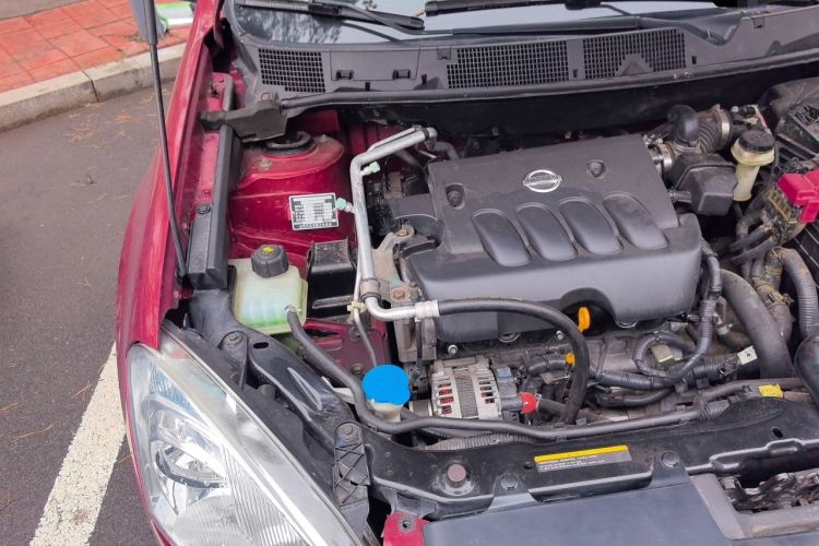 Used Nissan Qashqai 2011 2.0 XL Fire CVT 2WD Engine Bay Right