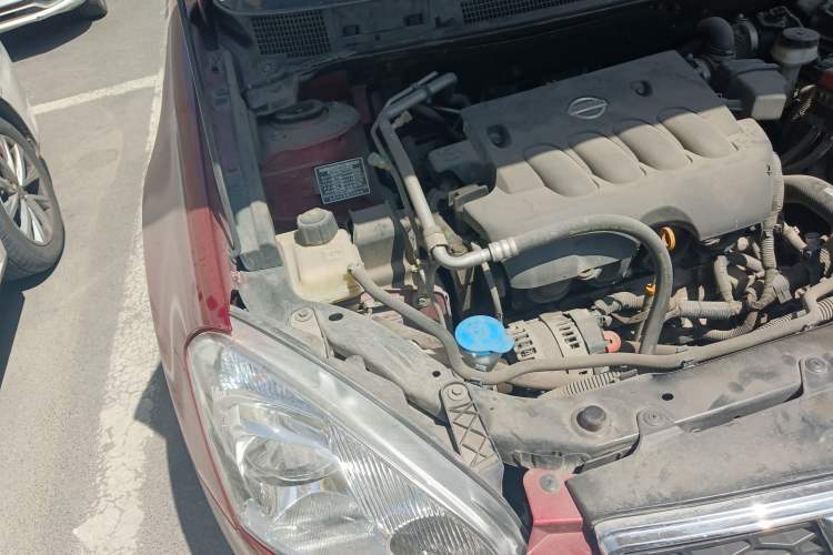 Used Nissan Qashqai 2011 2.0 XV Lea CVT 2WD Engine Bay Right