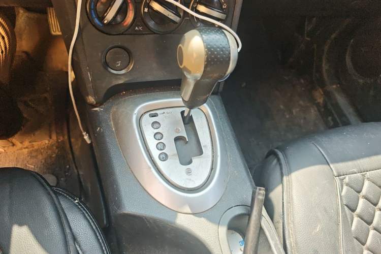 Used Nissan Qashqai 2011 2.0 XL Fire CVT 2WD Gear Lever