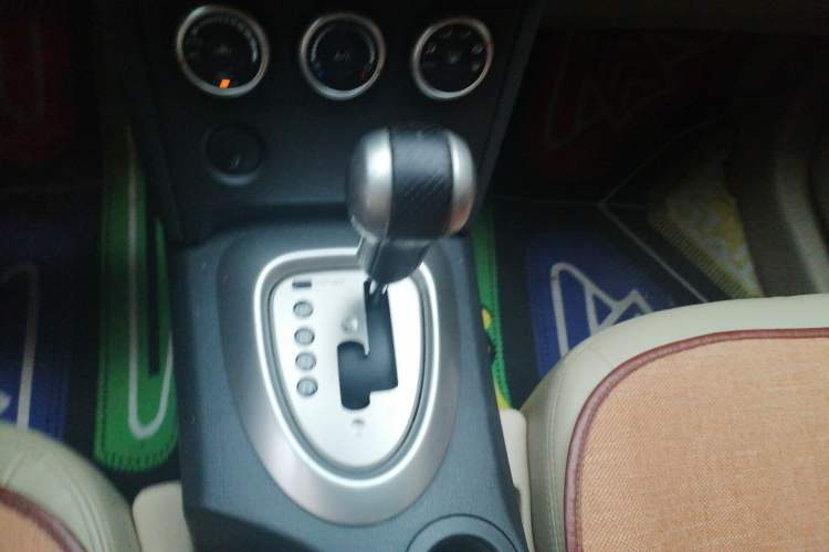 Used Nissan Qashqai 2011 2.0 XV Lea CVT 2WD Gear Lever