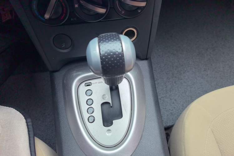Used Nissan Qashqai 2011 2.0 XL Fire CVT 2WD Gear Lever