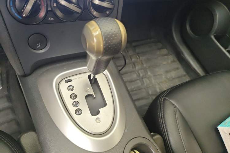 Used Nissan Qashqai 2011 2.0 XL Fire CVT 2WD Gear Lever