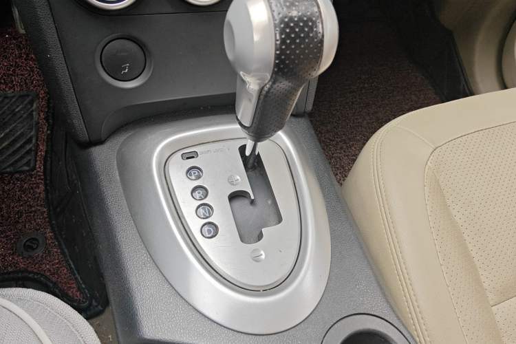 Used Nissan Qashqai 2011 2.0 XV Lea CVT 2WD Gear Lever