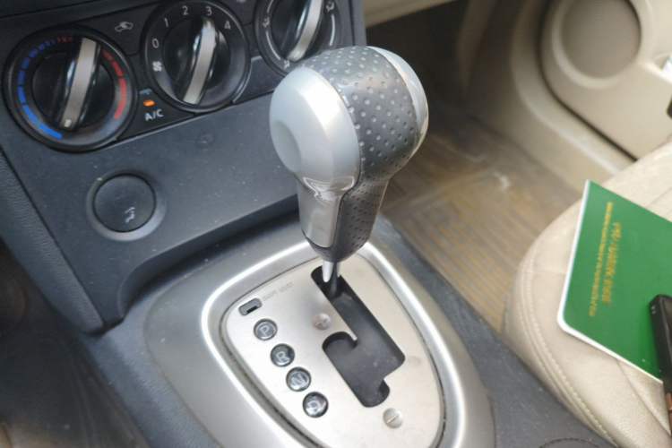 Used Nissan Qashqai 2011 2.0 XL Fire CVT 2WD Gear Lever