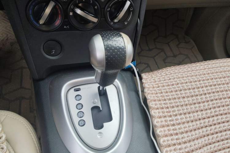 Used Nissan Qashqai 2011 2.0 XL Fire CVT 2WD Gear Lever
