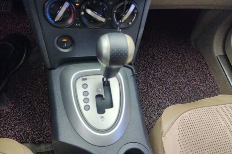 Used Nissan Qashqai 2011 2.0 XL Fire CVT 2WD Gear Lever