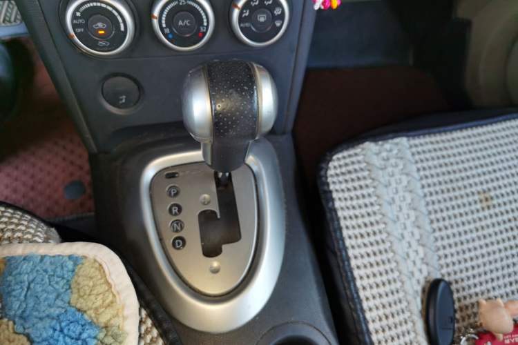 Used Nissan Qashqai 2011 2.0 XV Lea CVT 2WD Gear Lever